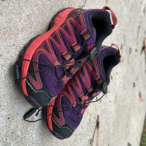 SALOMON Girls hiking shoes.